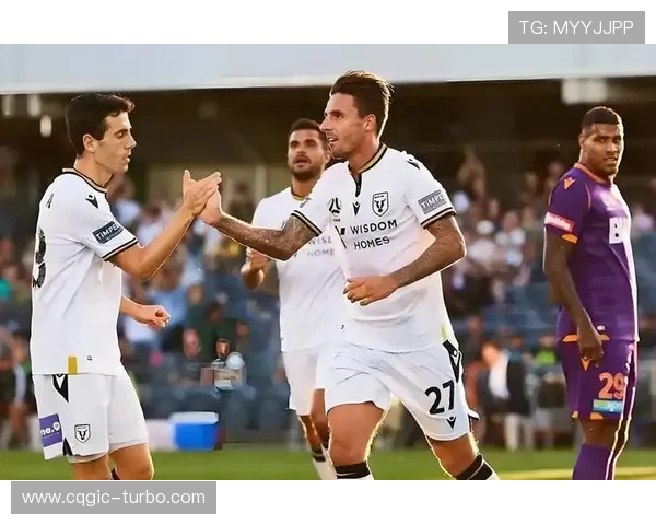 阿德莱德联平奥克兰FC 阿拉吉奇破门加列戈斯扳平